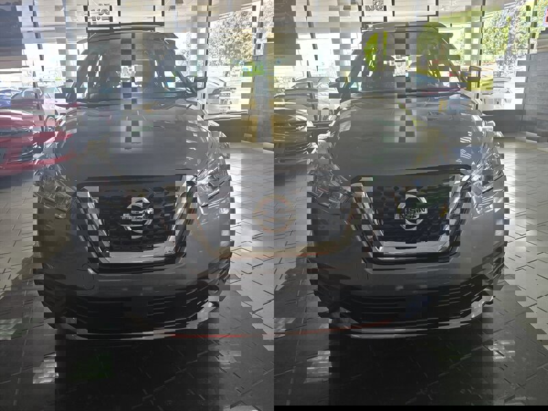 Used 2020 Nissan Kicks S image 2