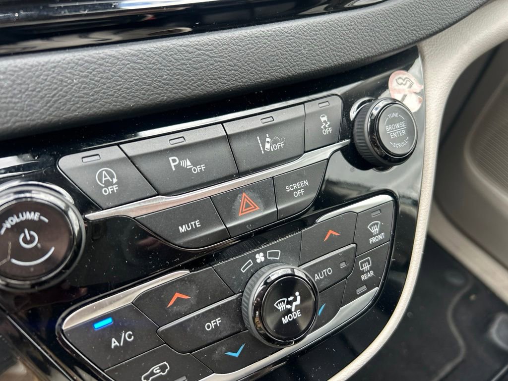 Certified 2023 Chrysler Pacifica Touring-L FWD image 14