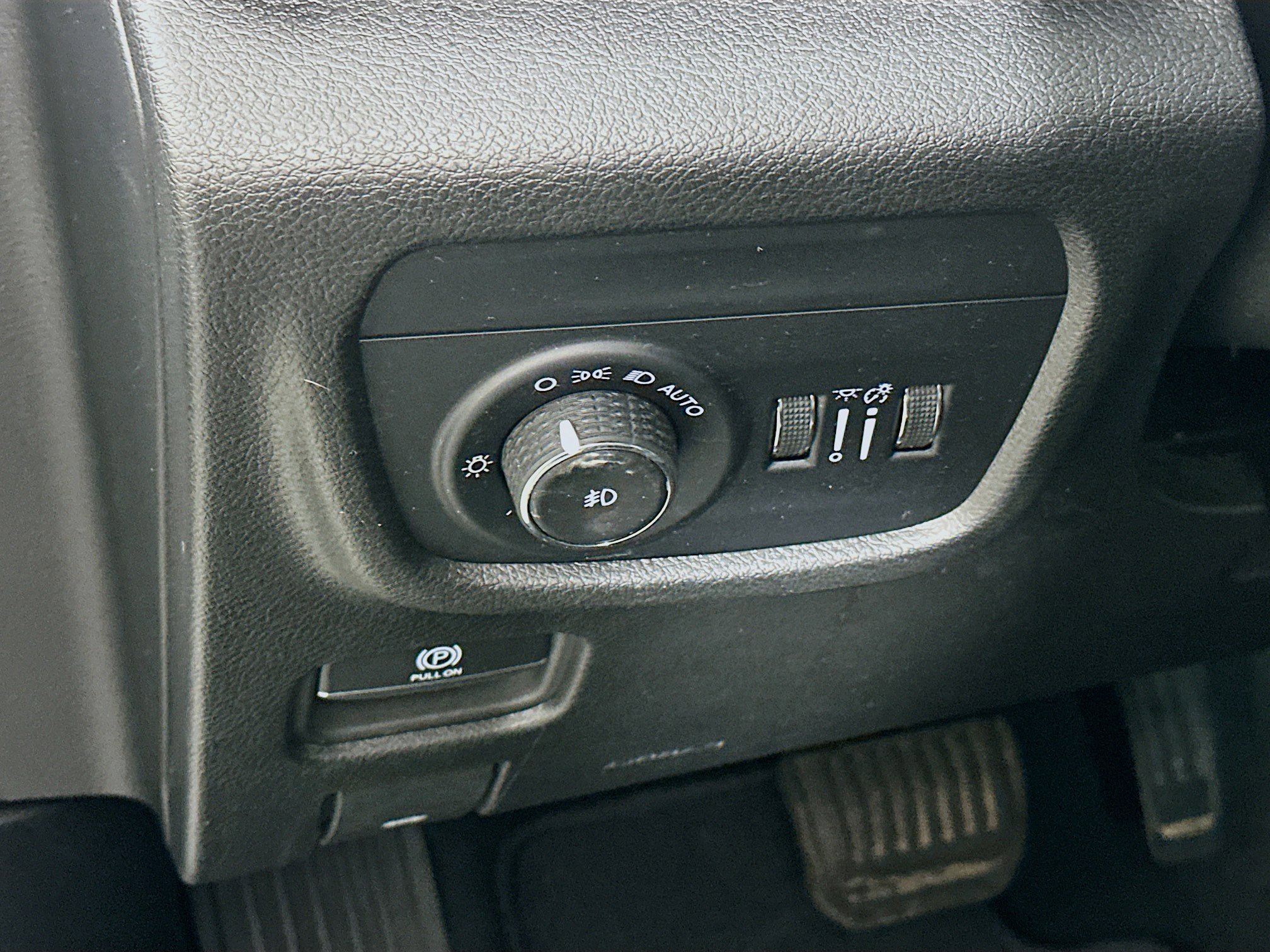 Used 2023 Jeep Grand Cherokee Limited AWD/4WD image 17