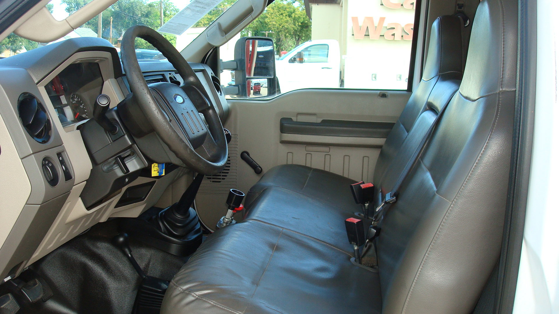 Used 2010 Ford F550 4x4 Regular Cab Super Duty image 11