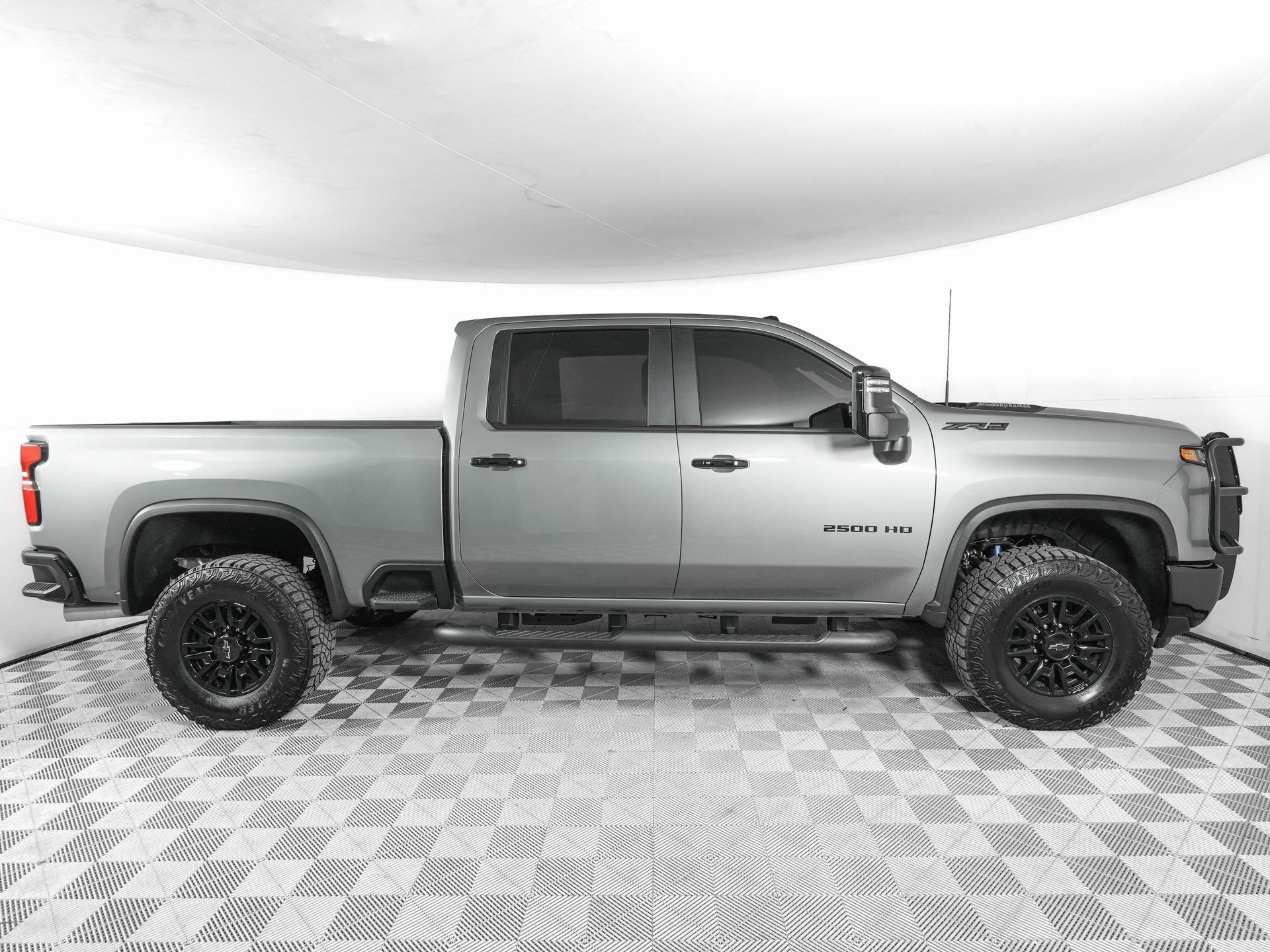 Used 2025 Chevrolet Silverado 2500 ZR2 w/ Technology Package image 4