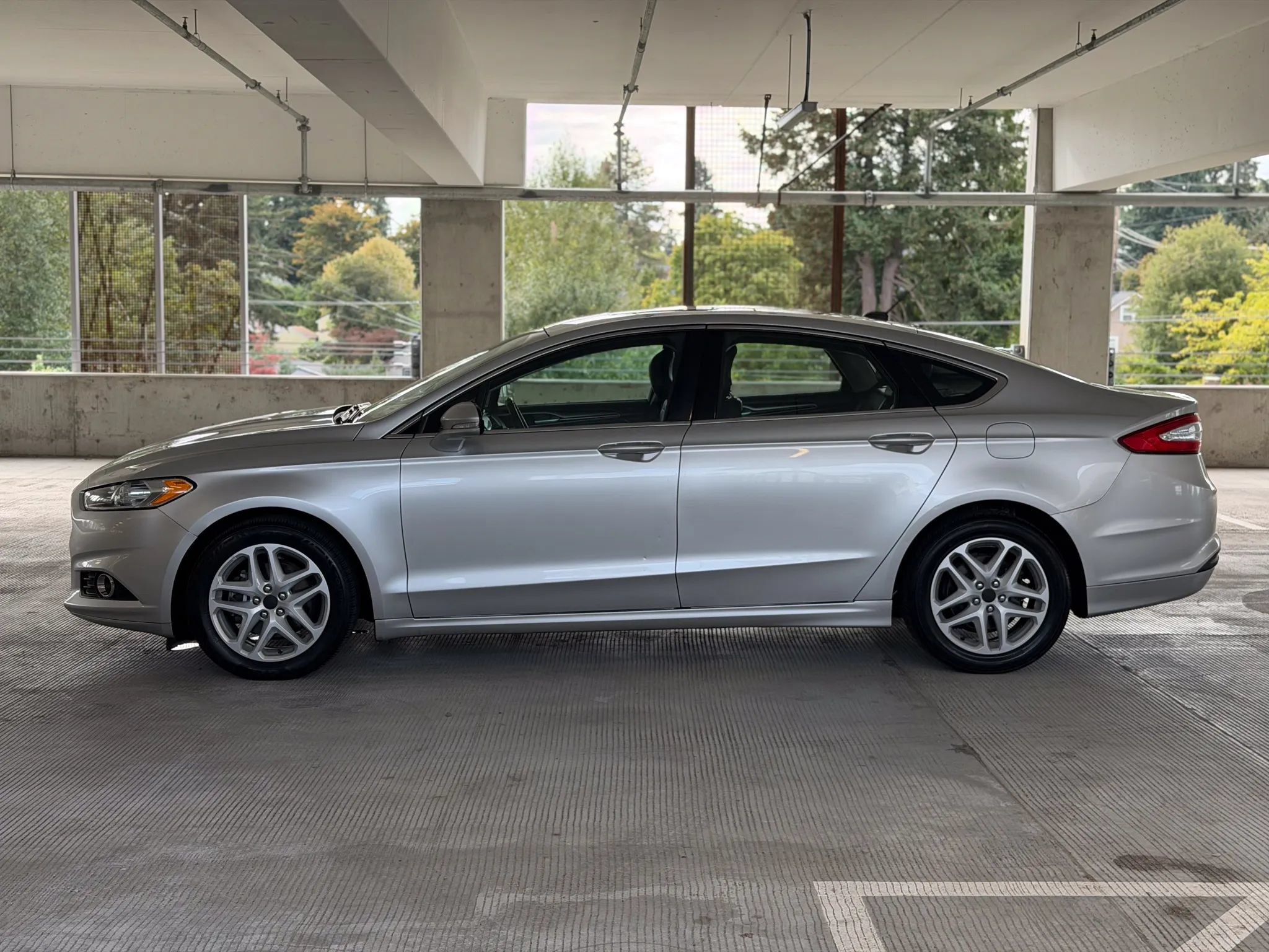 Used 2014 Ford Fusion SE w/ Equipment Group 202A FWD image 8
