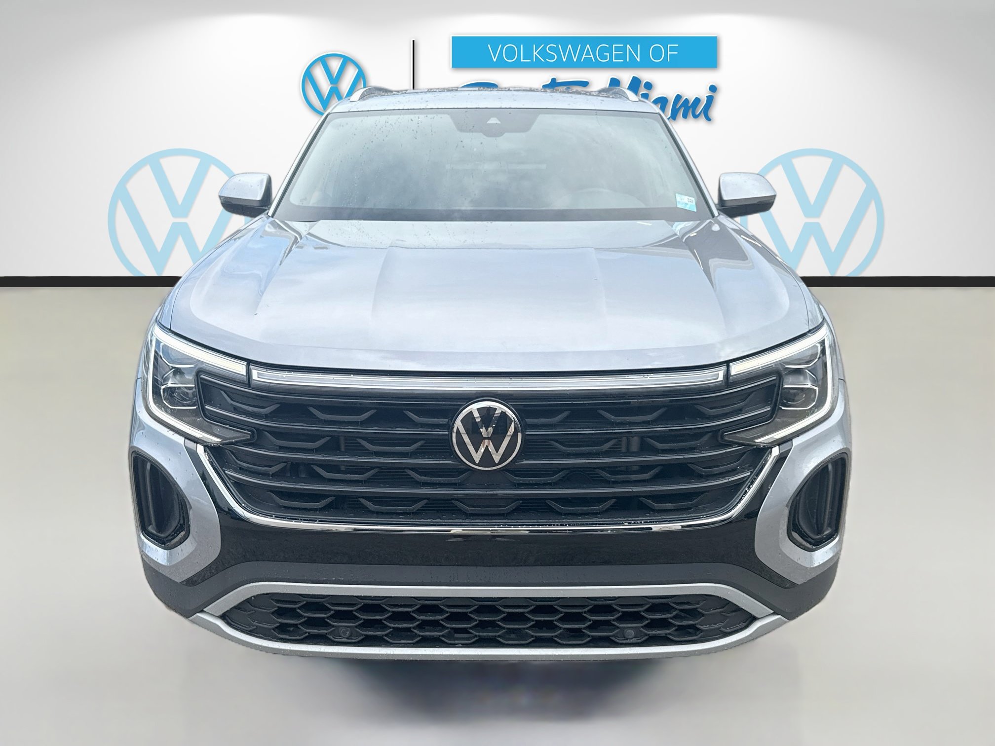 Used 2025 Volkswagen Atlas Cross Sport SE FWD image 2