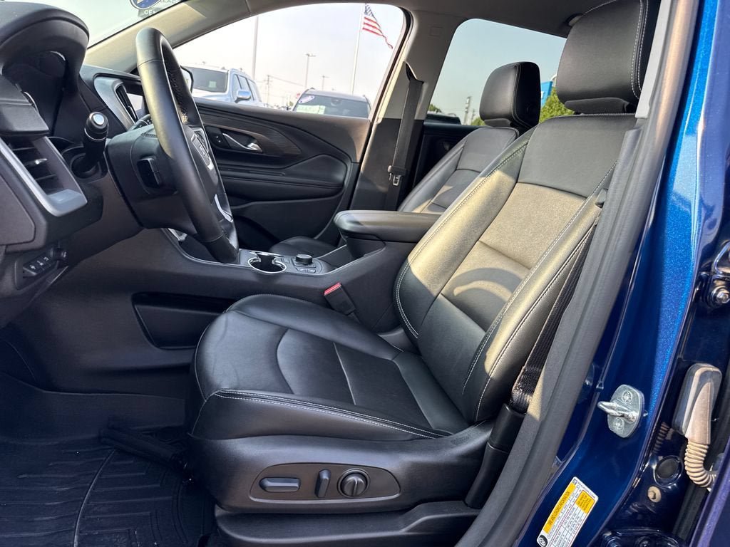 Used 2023 GMC Terrain SLT w/ Infotainment Package II AWD/4WD image 17