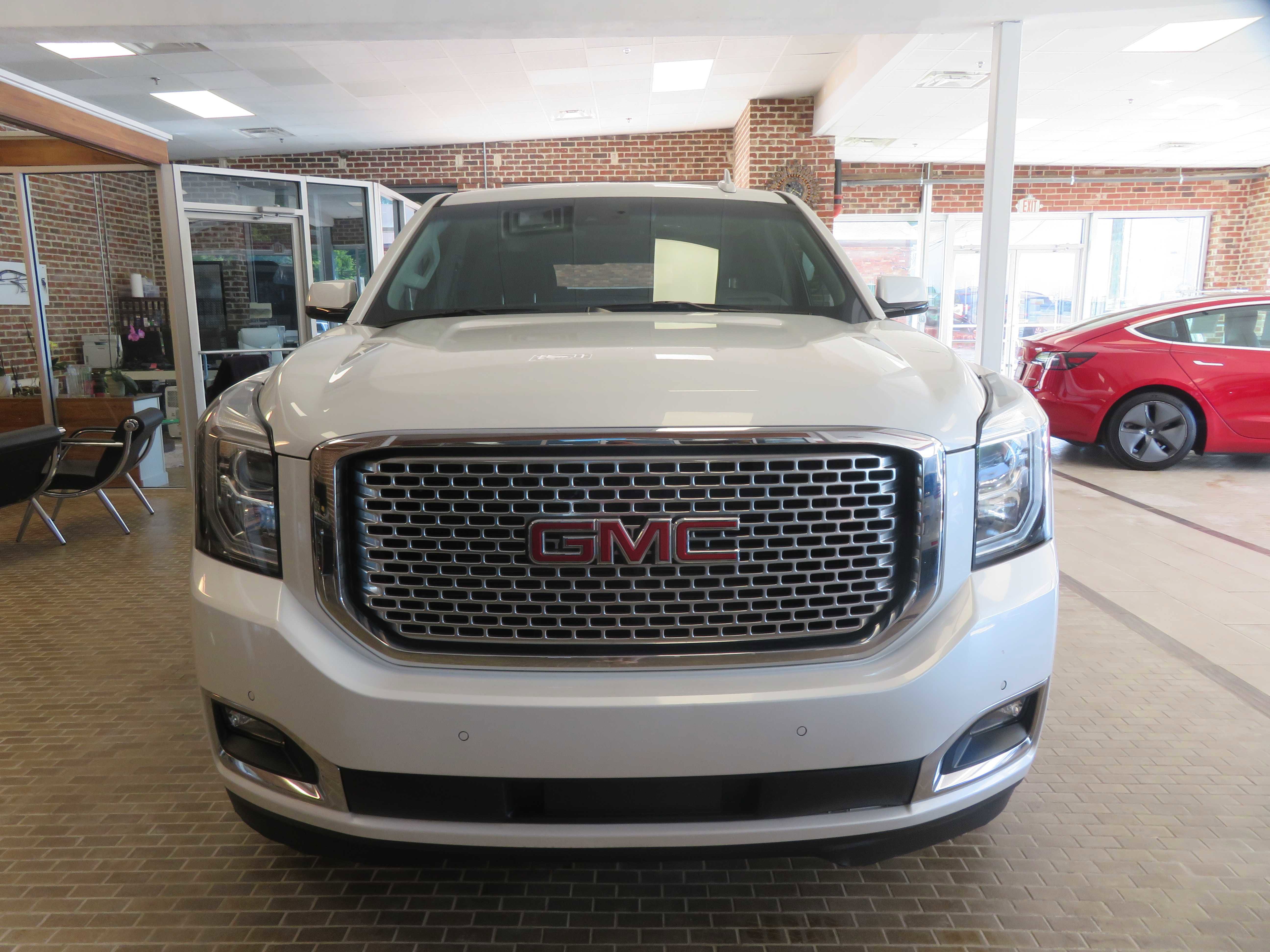 Used 2017 GMC Yukon XL Denali w/ Open Road Package AWD/4WD image 2