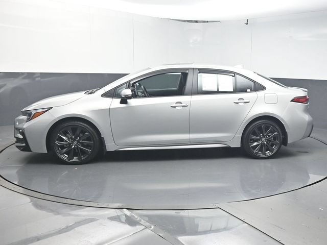 Used 2025 Toyota Corolla XSE FWD image 5