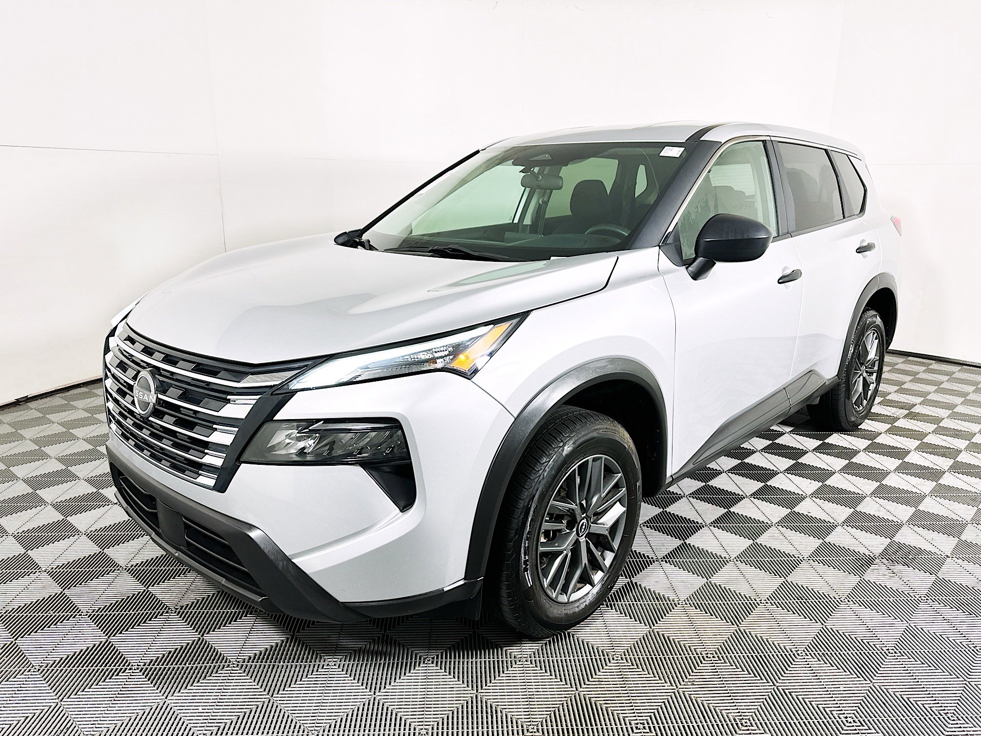 Used 2024 Nissan Rogue S image 7