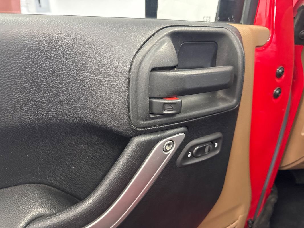 Used 2015 Jeep Wrangler Sahara image 10