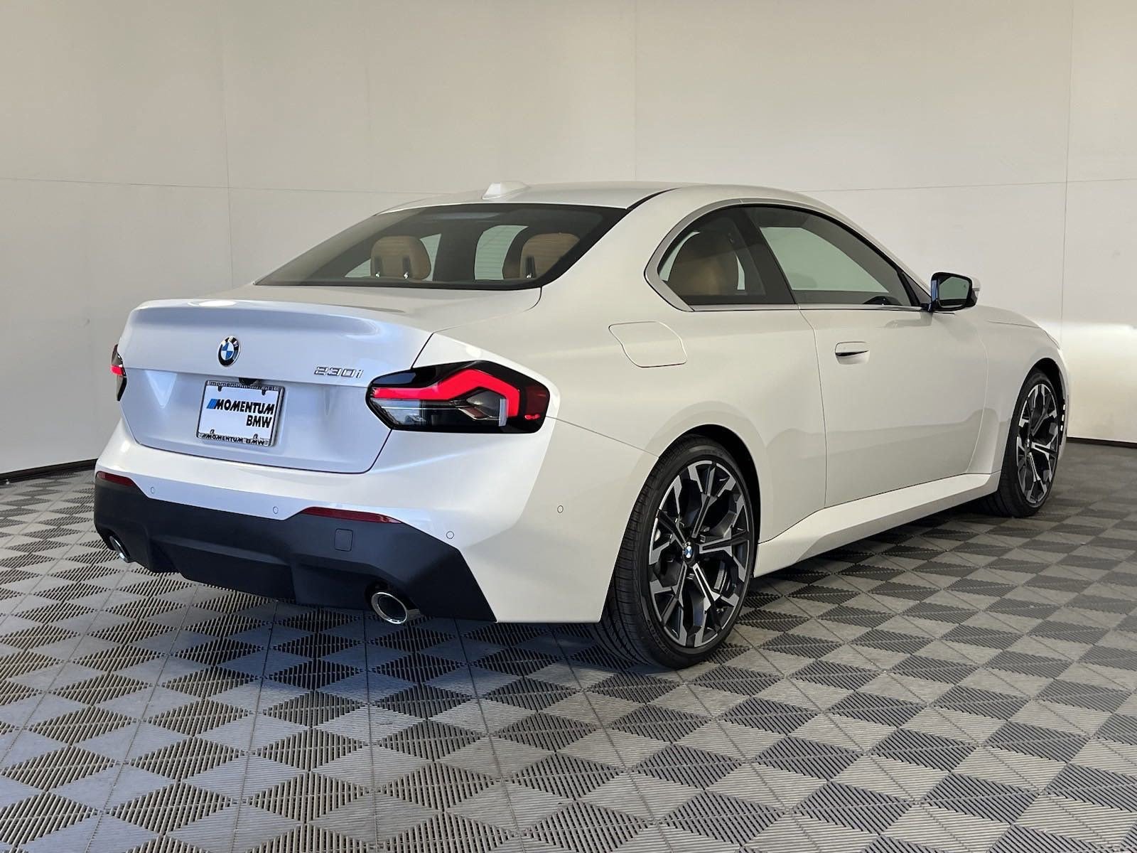 Used 2025 BMW 230i Coupe w/ M Sport Package image 7