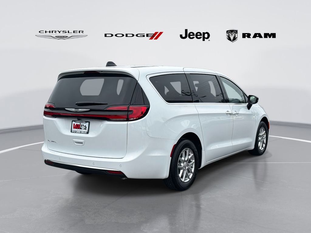 New 2026 Chrysler Pacifica Select image 3