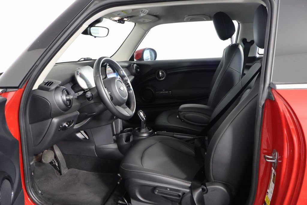 Used 2024 MINI Cooper 2-Door Hardtop FWD image 7