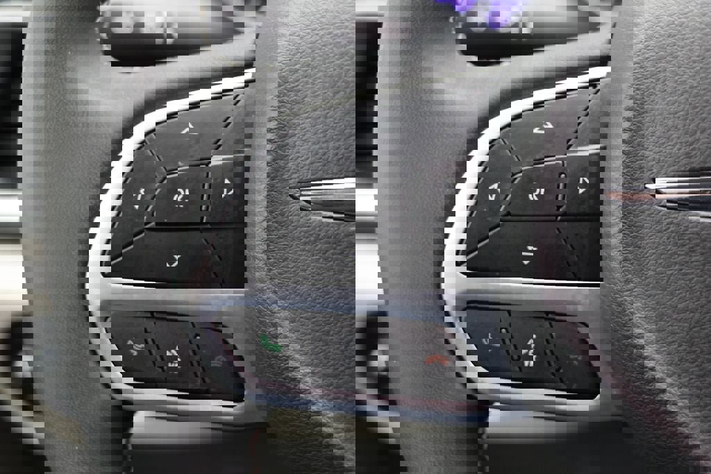 Used 2024 Chrysler Pacifica Touring-L image 19