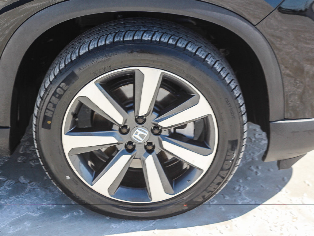 Certified 2025 Honda Pilot Touring image 10