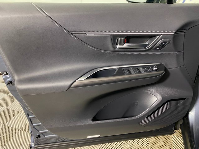 Certified 2021 Toyota Venza XLE w/ Softex Package image 20