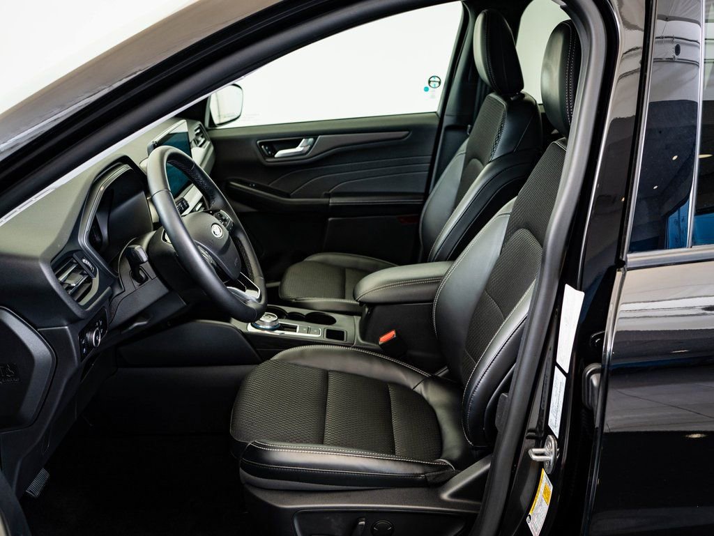 Used 2024 Ford Escape SE image 19