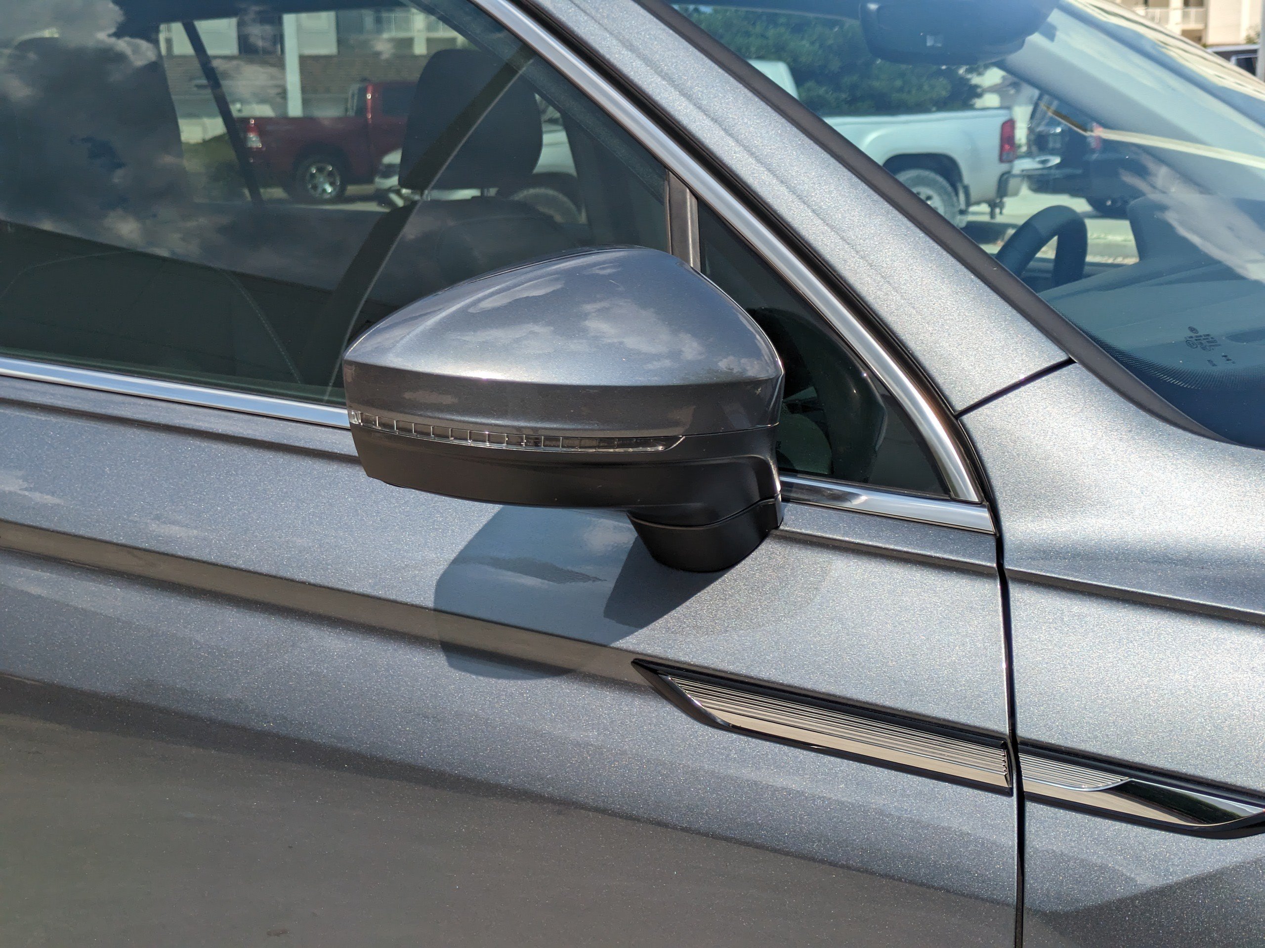Certified 2023 Volkswagen Tiguan SE FWD image 12