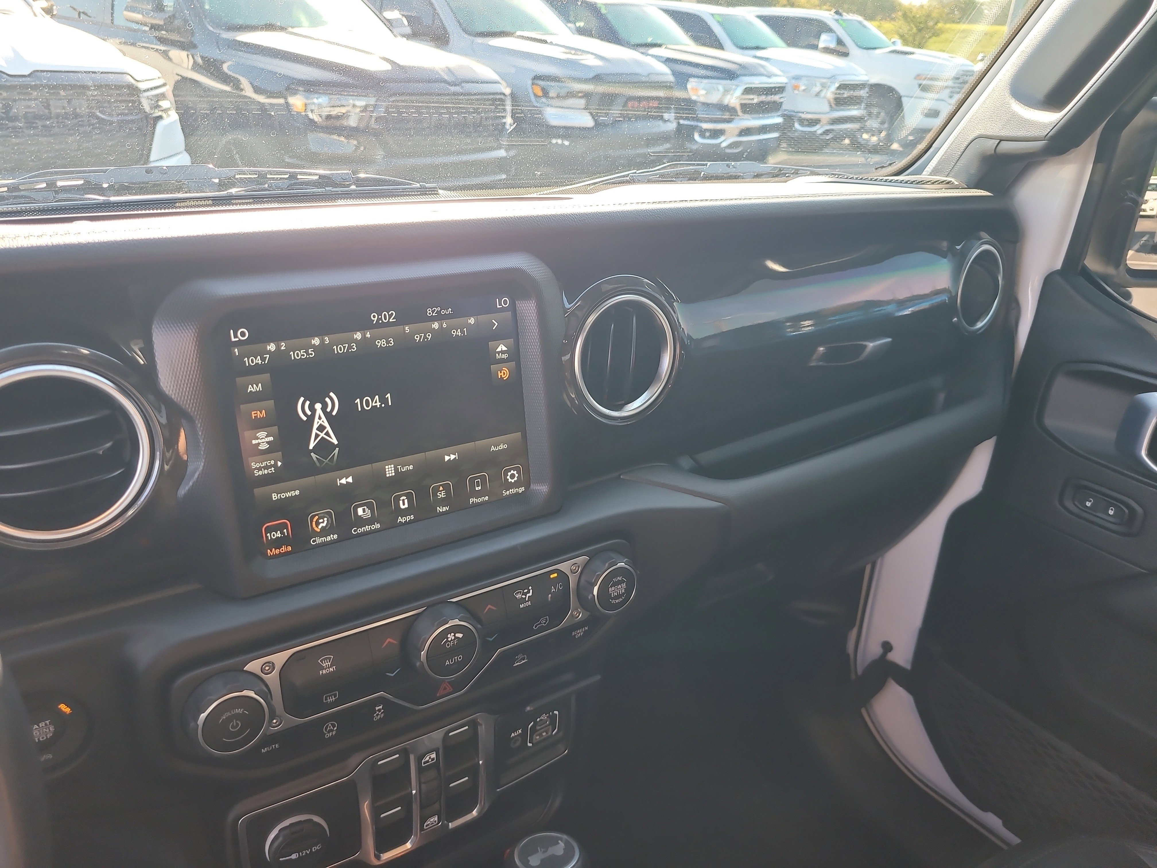 Used 2021 Jeep Wrangler Unlimited Sahara image 18