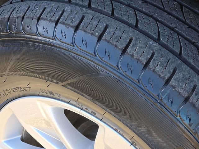 Used 2025 Chevrolet Silverado 1500 LT image 9