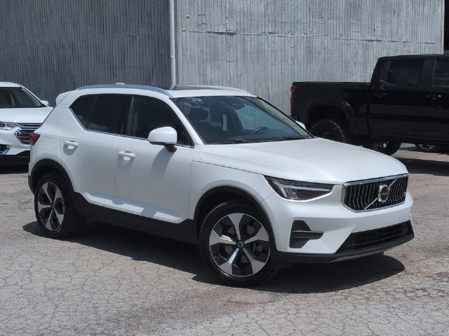 Used 2024 Volvo XC40 B5 Core AWD/4WD image 11