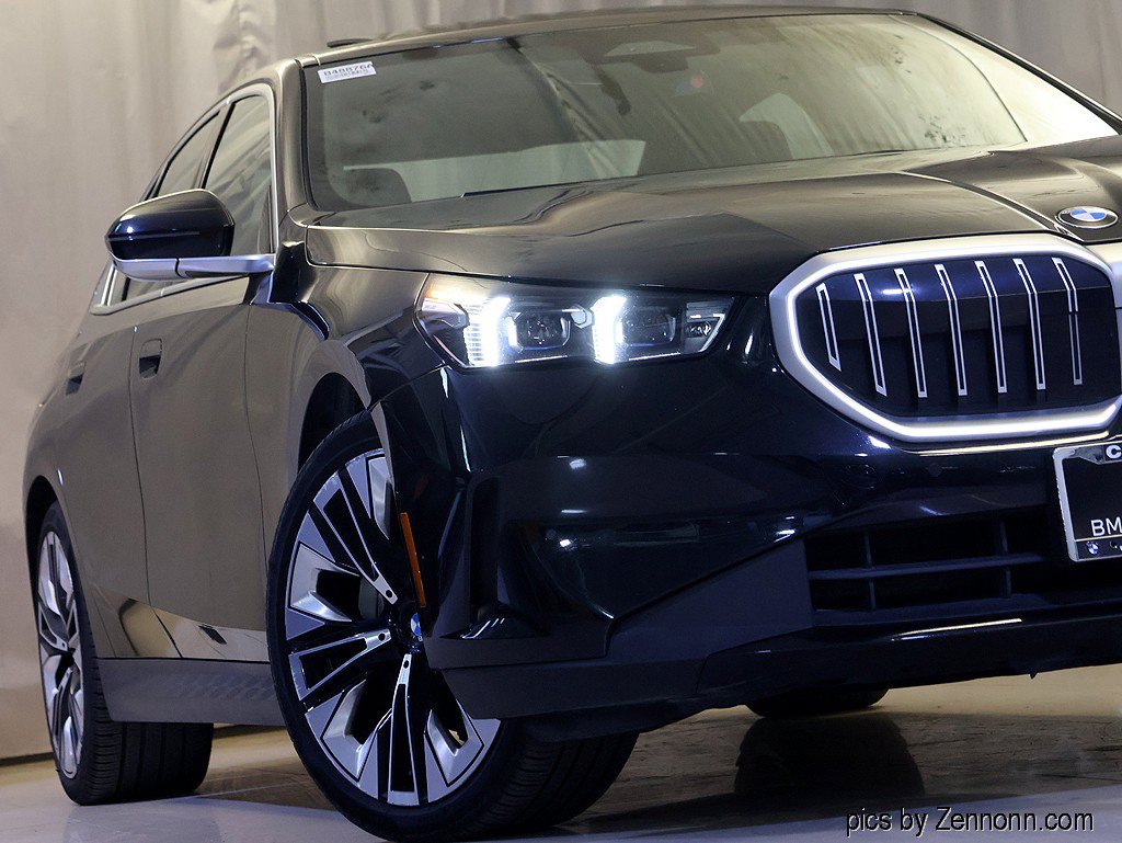 Certified 2024 BMW 530i xDrive w/ Premium Package AWD/4WD image 4