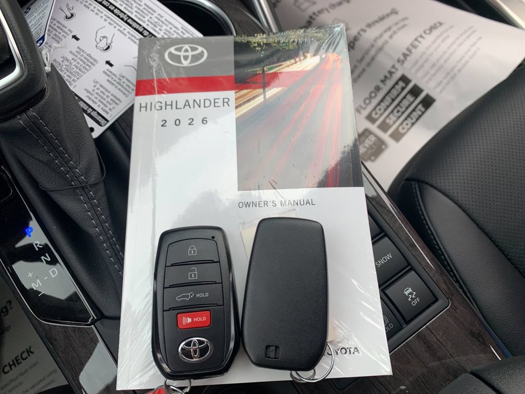 New 2026 Toyota Highlander Platinum AWD/4WD image 9