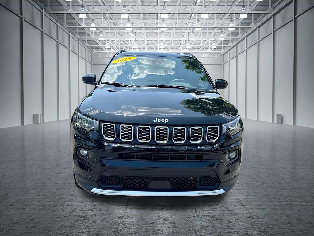 Used 2025 Jeep Compass Limited AWD/4WD image 2