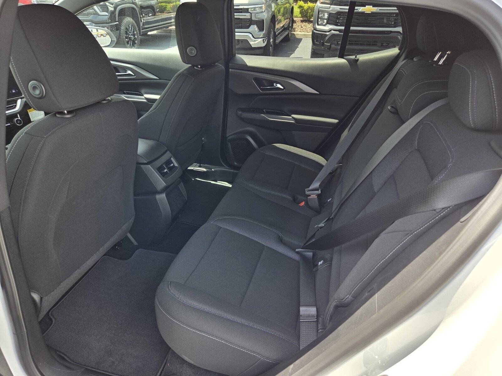 New 2026 Chevrolet Equinox EV LT w/ Midnight Package FWD image 6