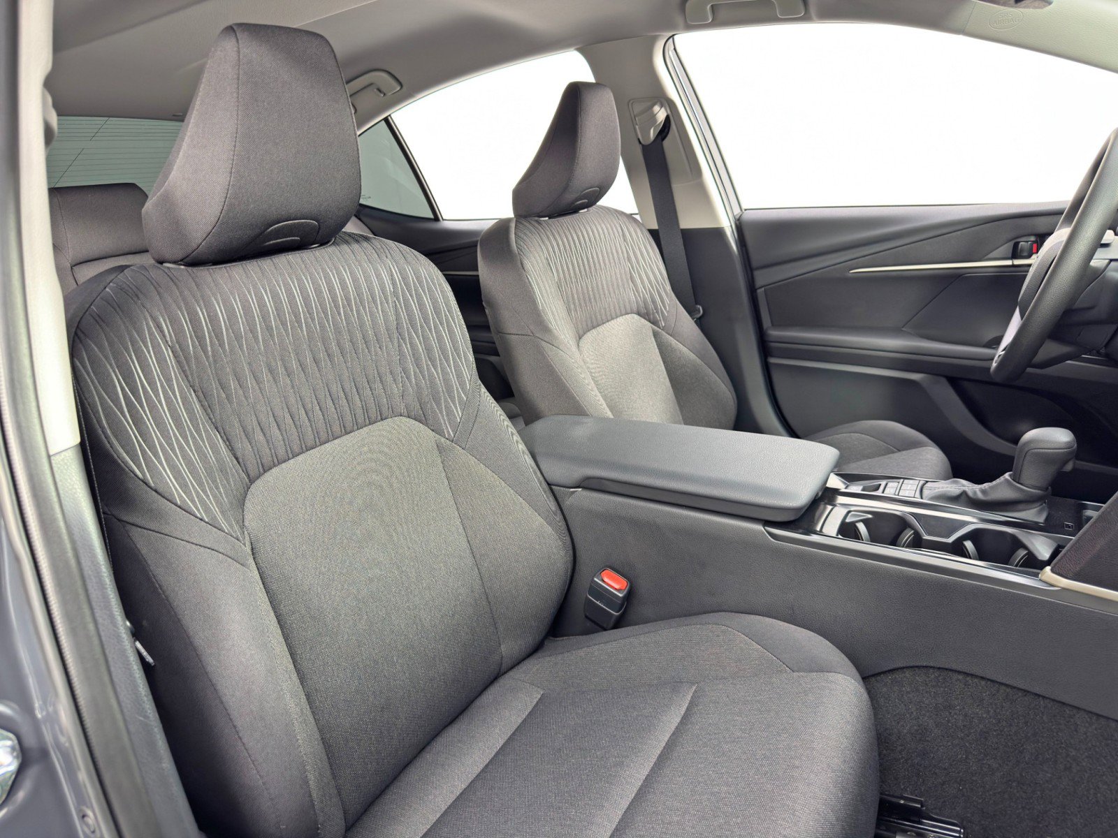 Used 2025 Toyota Camry LE image 34