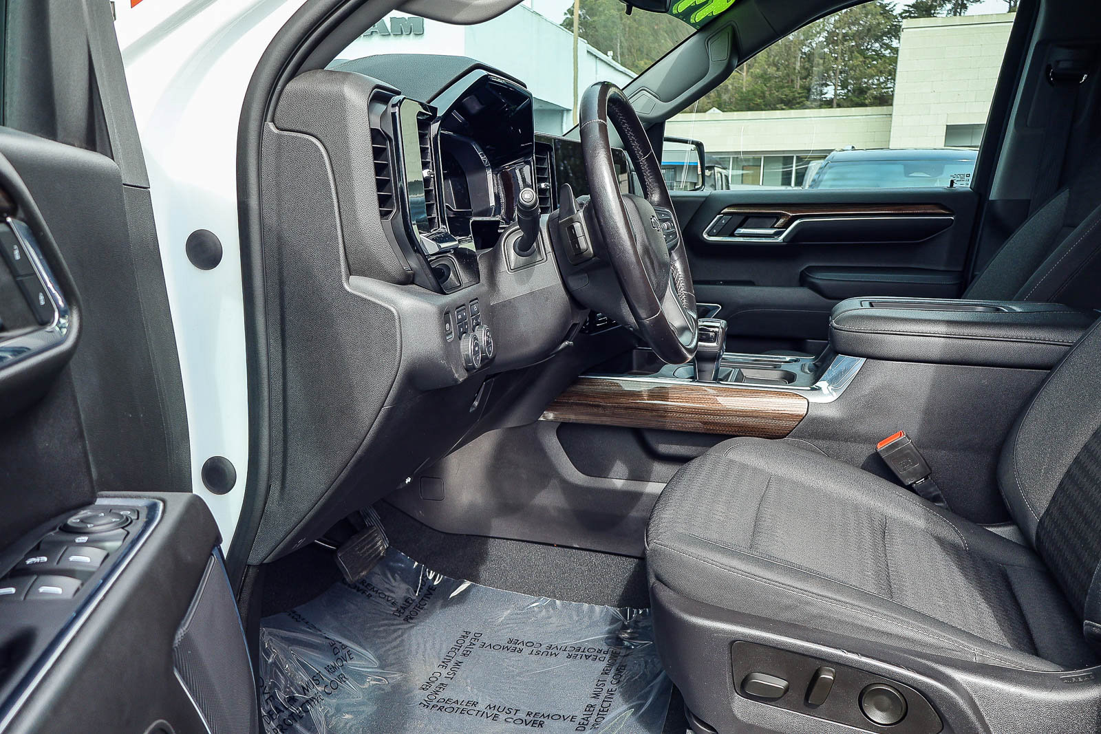 Used 2022 Chevrolet Silverado 1500 LT Trail Boss AWD/4WD image 2