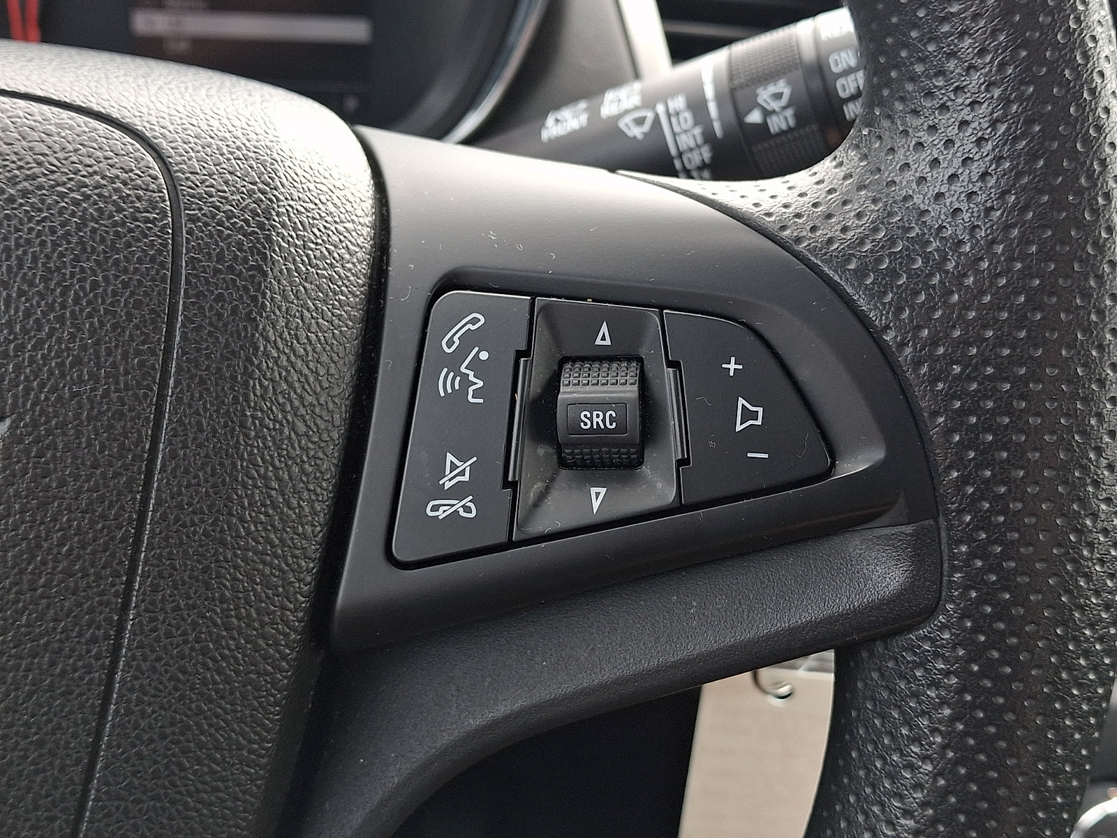 Used 2018 Chevrolet Trax LS AWD/4WD image 21