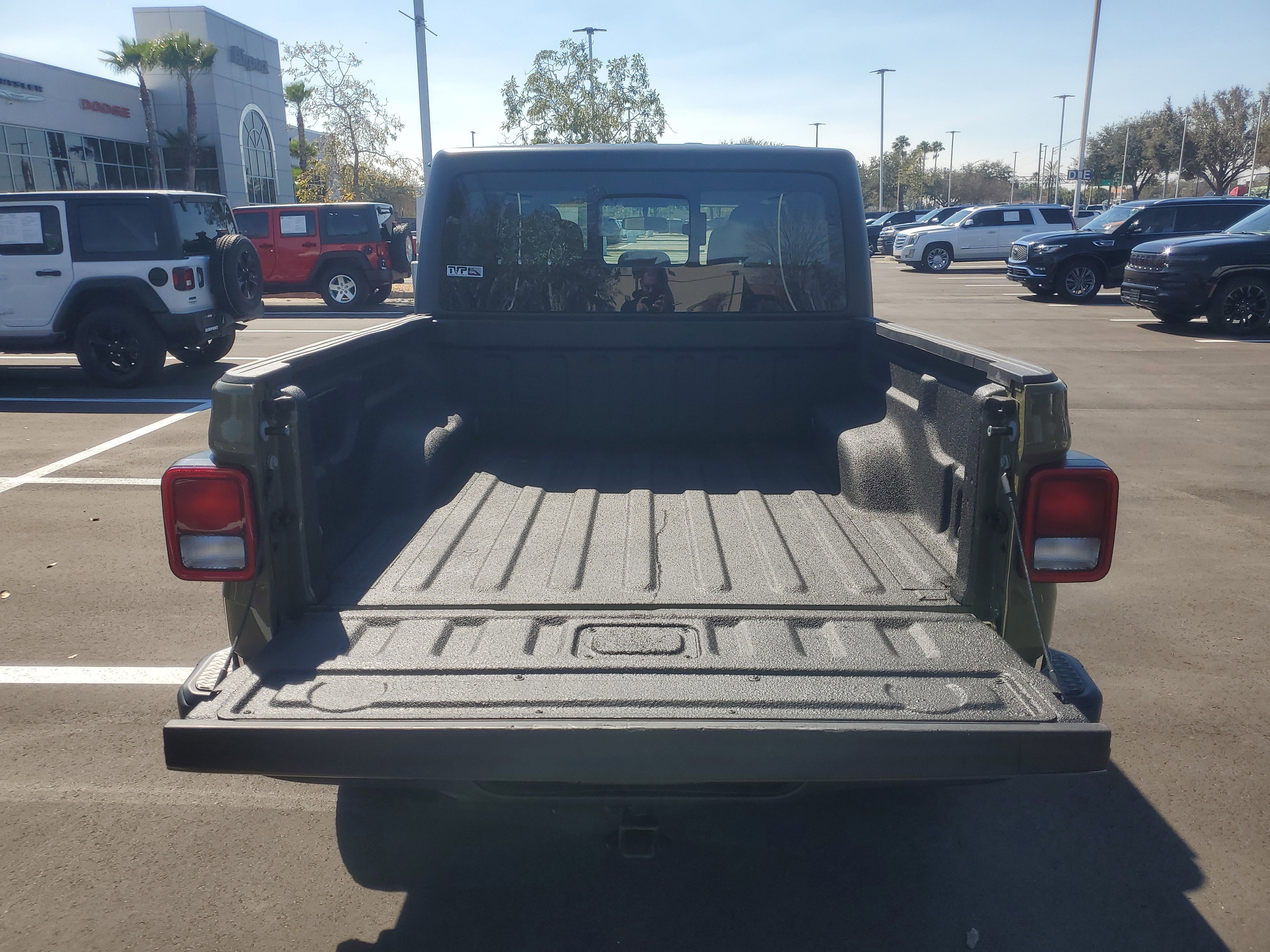 Used 2025 Jeep Gladiator Sport AWD/4WD image 10