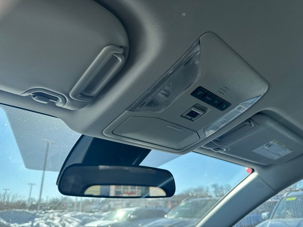 Used 2025 Toyota RAV4 XLE image 29