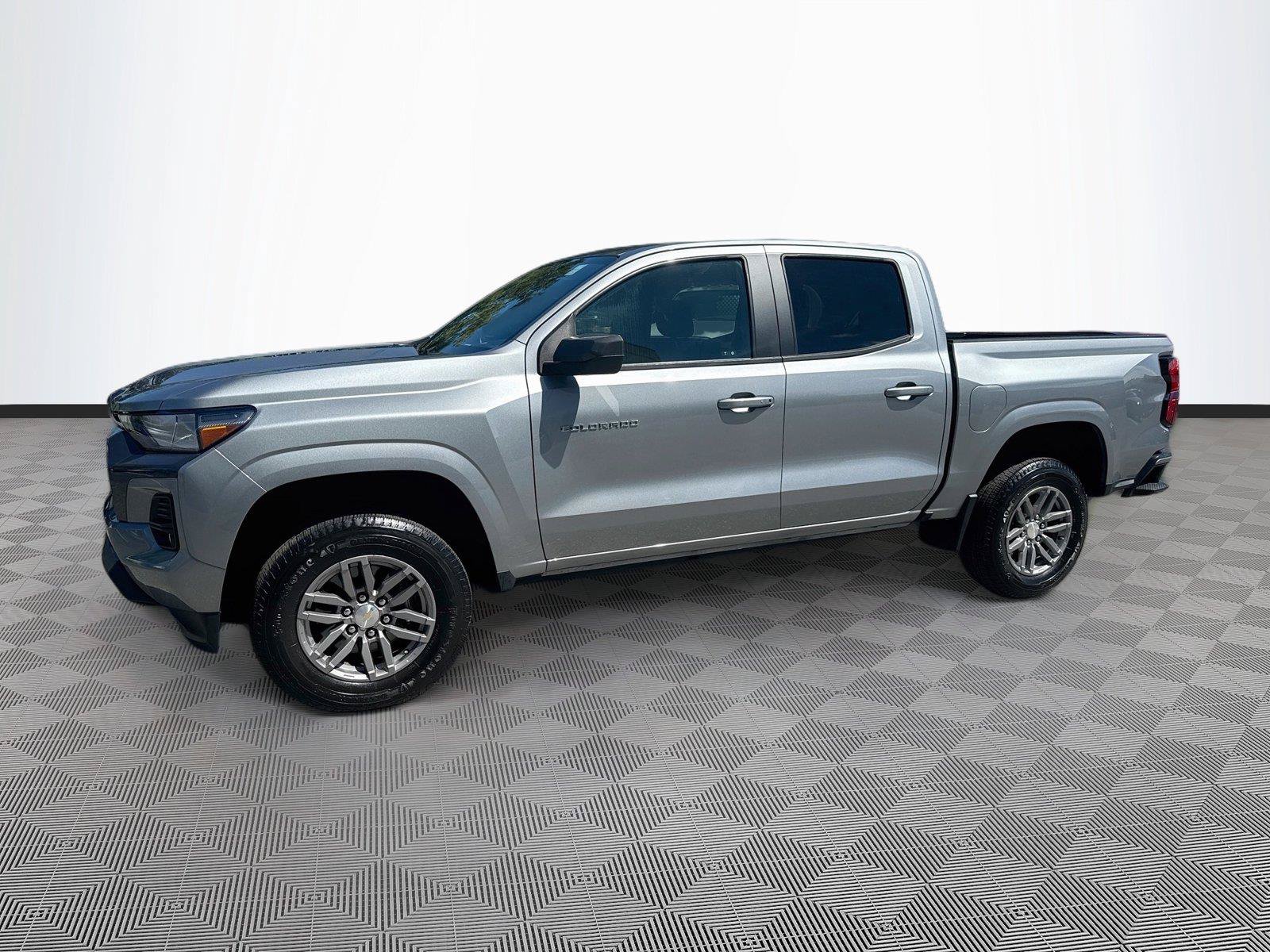 Used 2023 Chevrolet Colorado LT w/ LT Convenience Package II RWD image 3