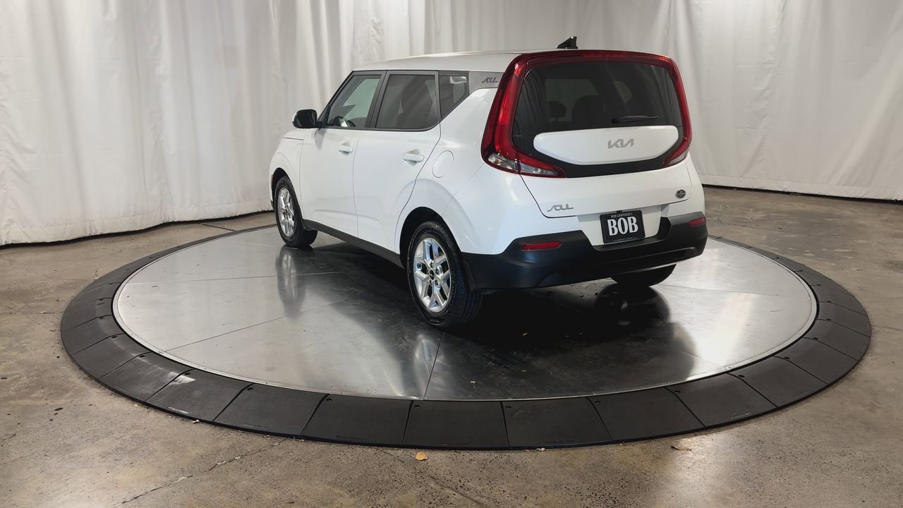 Certified 2022 Kia Soul LX w/ Technology Package image 8