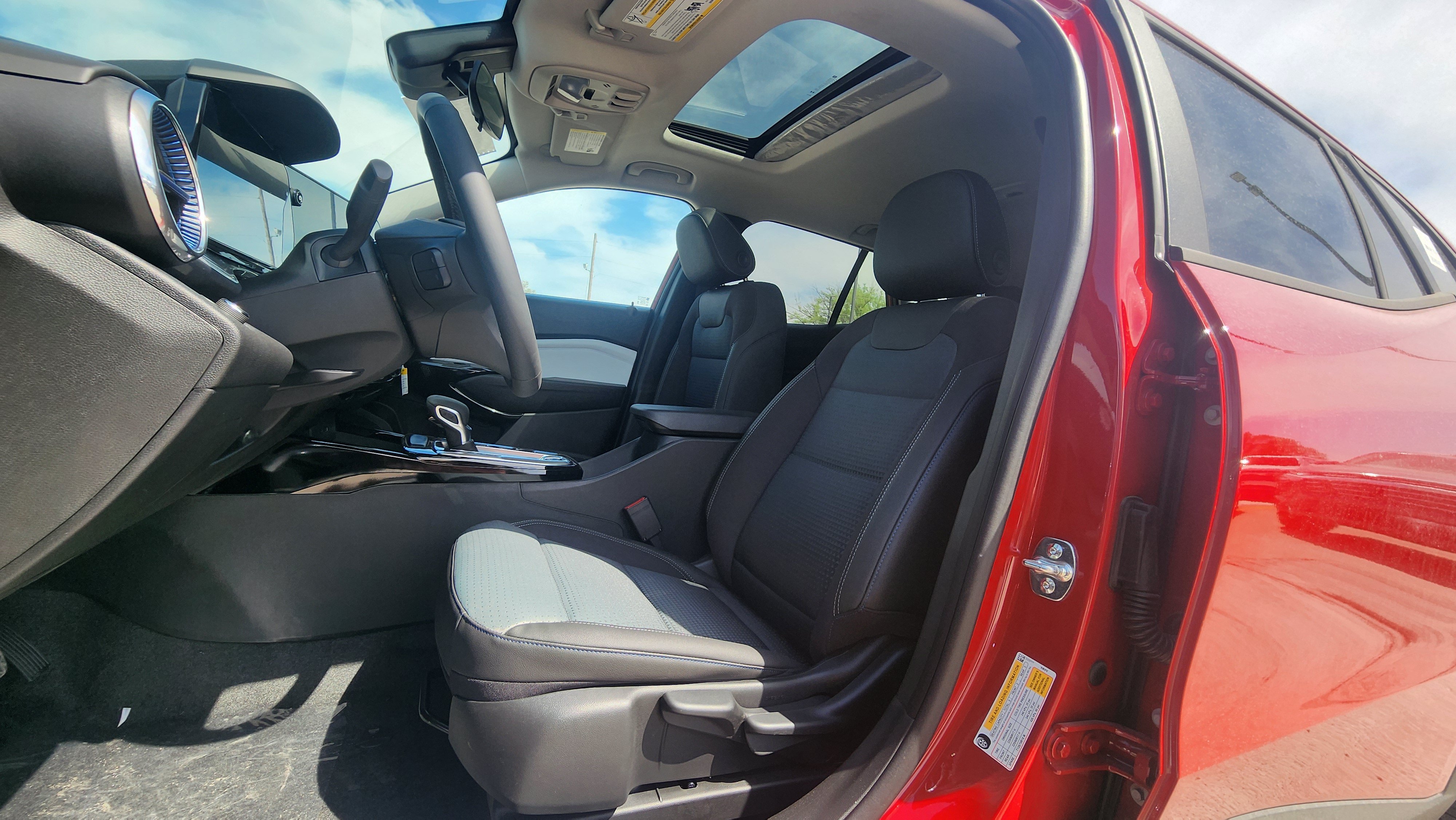 New 2026 Chevrolet Trax LT w/ Sunroof Package FWD image 12