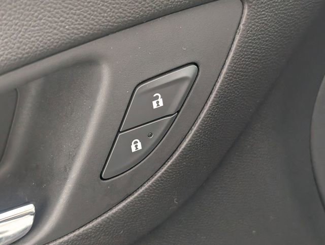 Used 2020 Chevrolet Equinox LS image 11