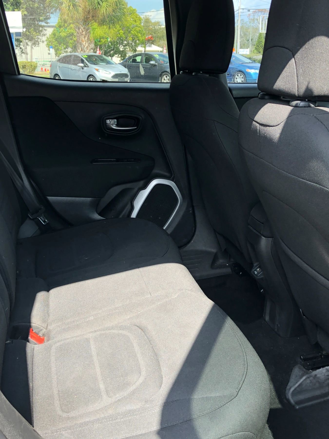 Used 2018 Jeep Renegade Latitude image 16