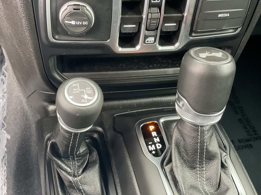 Used 2024 Jeep Wrangler Unlimited Sahara w/ Technology Group AWD/4WD image 18