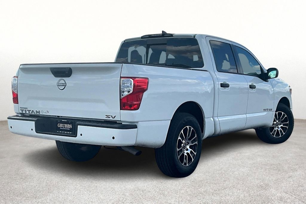 Used 2023 Nissan Titan SV image 2