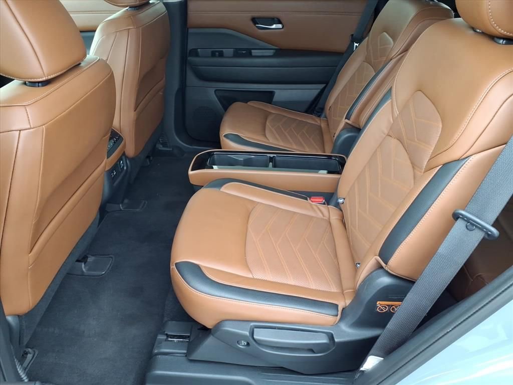 Used 2022 Nissan Pathfinder Platinum image 13