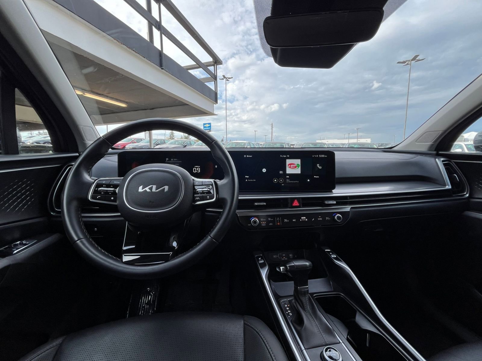 Used 2024 Kia Sorento S image 36