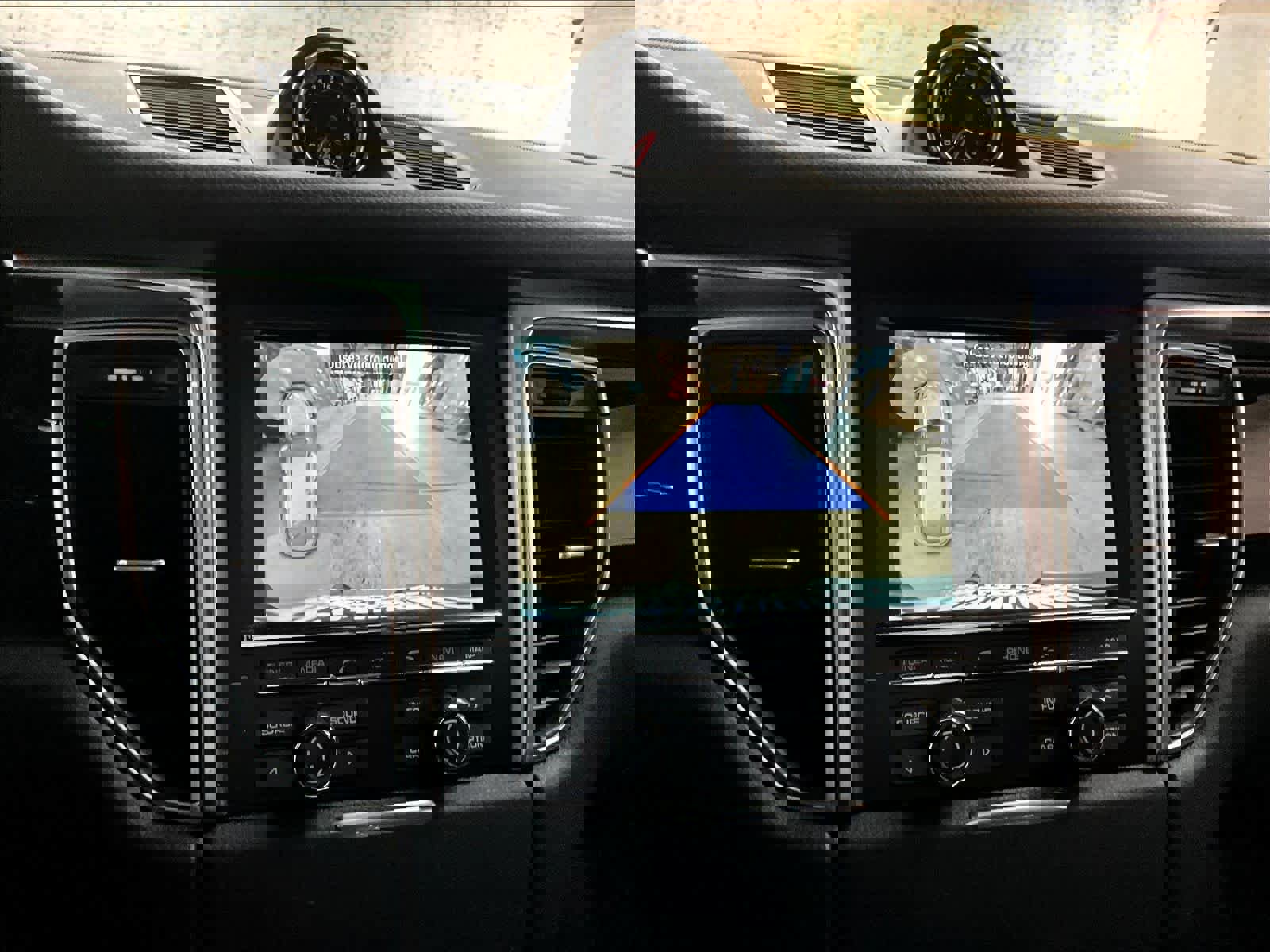 Used 2016 Porsche Macan S image 22