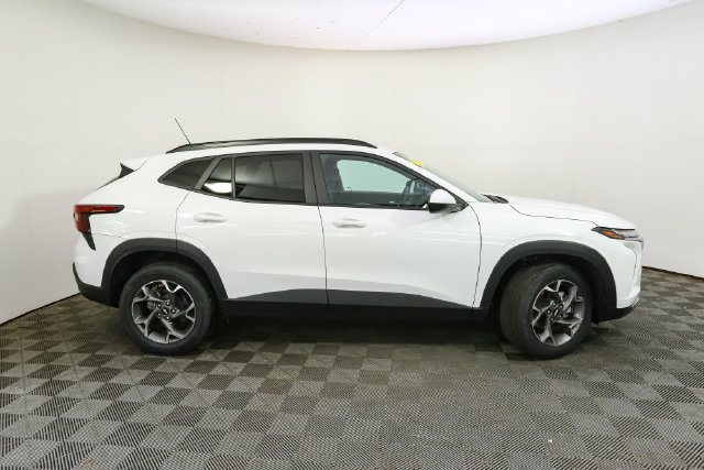 Used 2025 Chevrolet Trax LT w/ Driver Confidence Package FWD image 13