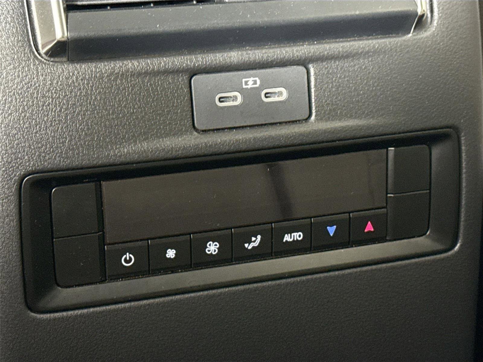 Certified 2025 MAZDA CX-70 3.3 Turbo w/ Premium Package image 38