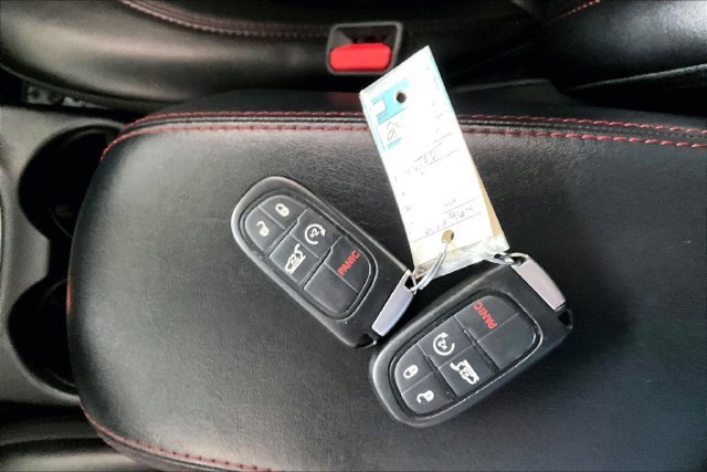 Used 2019 Jeep Cherokee Trailhawk w/ Comfort & Convenience Group AWD/4WD image 45