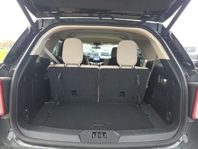 Used 2023 Ford Explorer XLT image 11