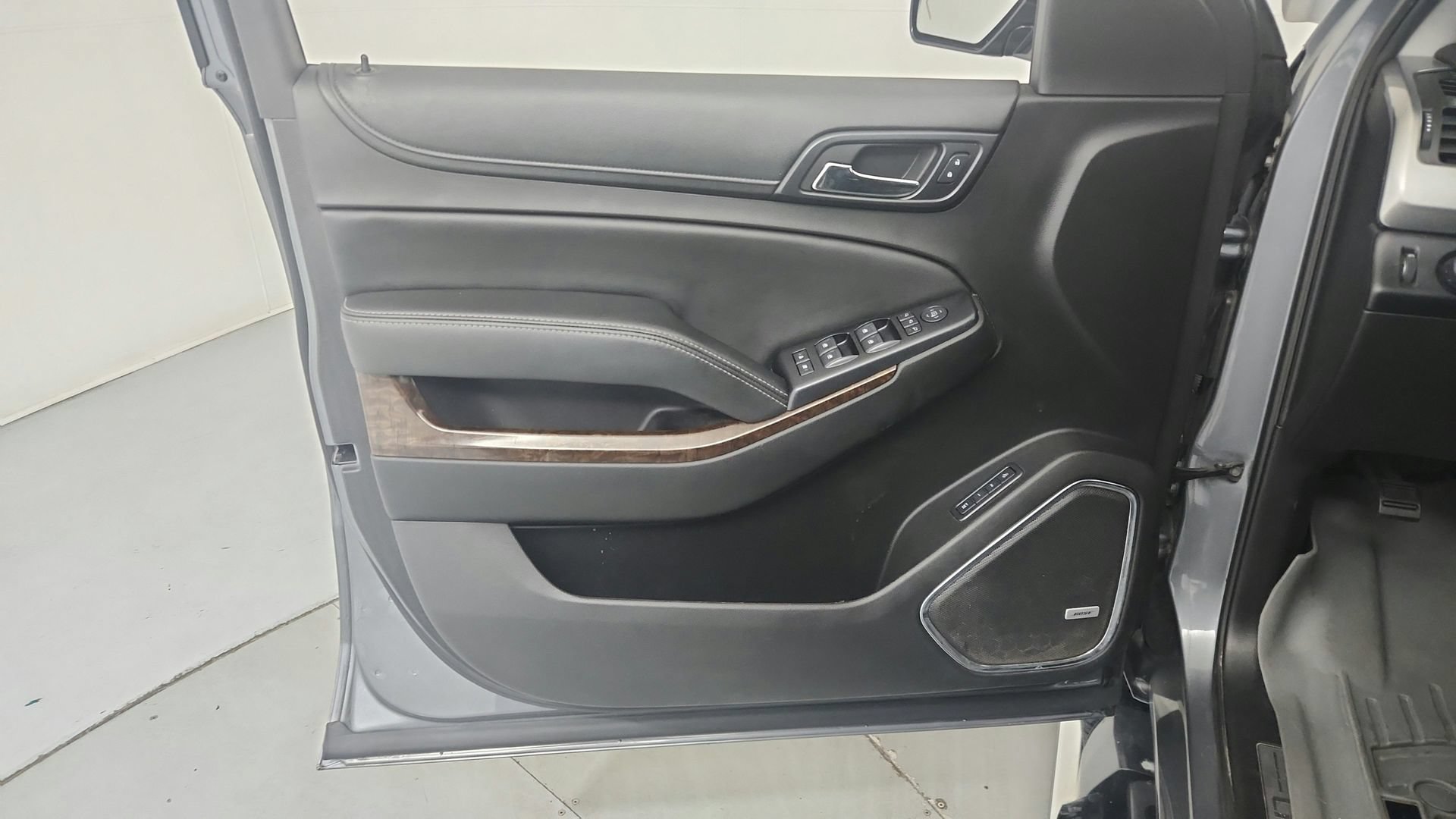 Used 2018 Chevrolet Tahoe LT w/ LT Signature Package AWD/4WD image 16