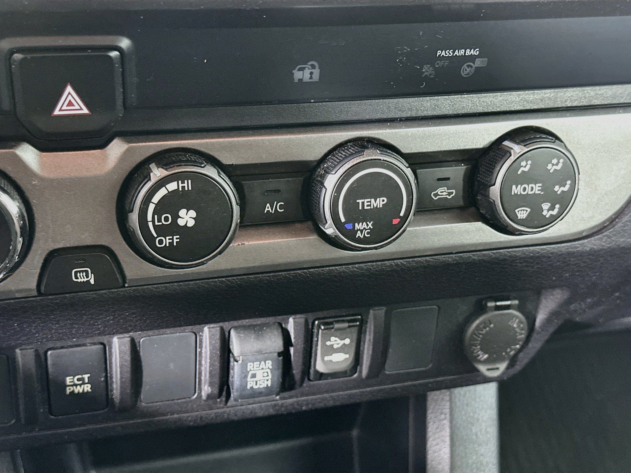 Used 2019 Toyota Tacoma SR5 AWD/4WD image 22