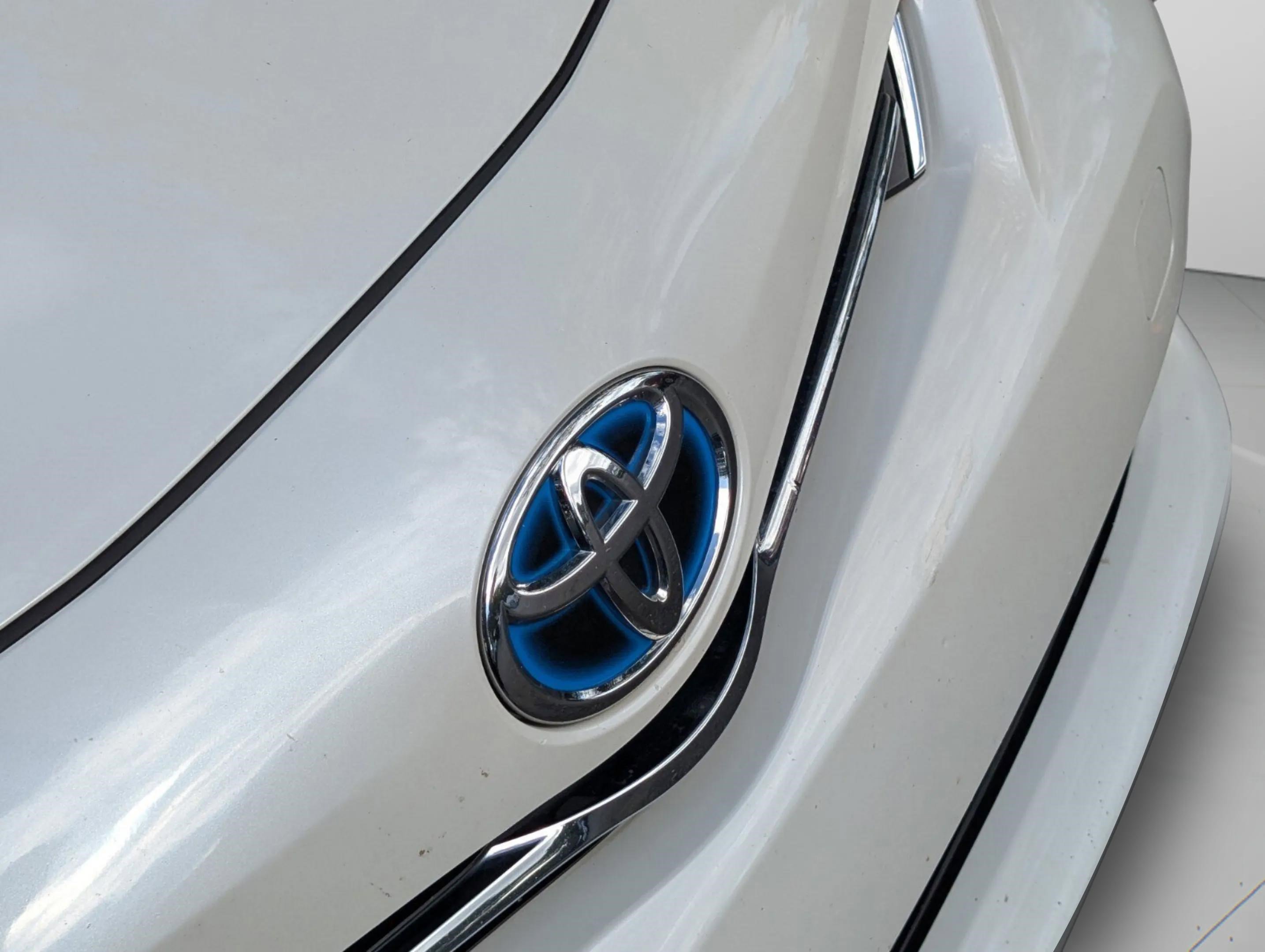 Used 2013 Toyota Prius V Five image 12