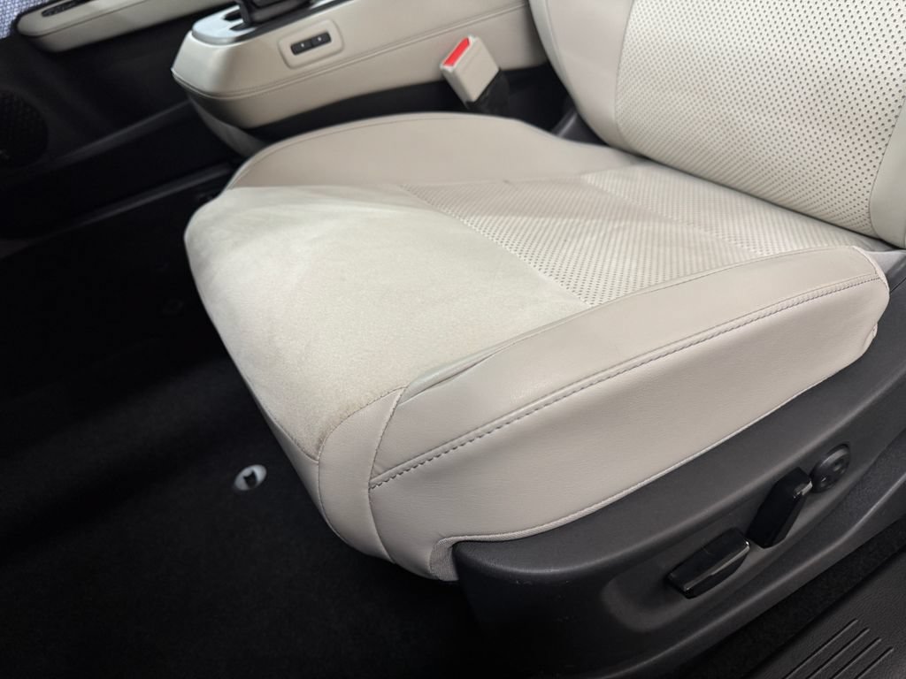 Used 2023 Nissan Ariya FWD image 15